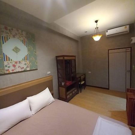 BURI Hostel Bangkok Buitenkant foto