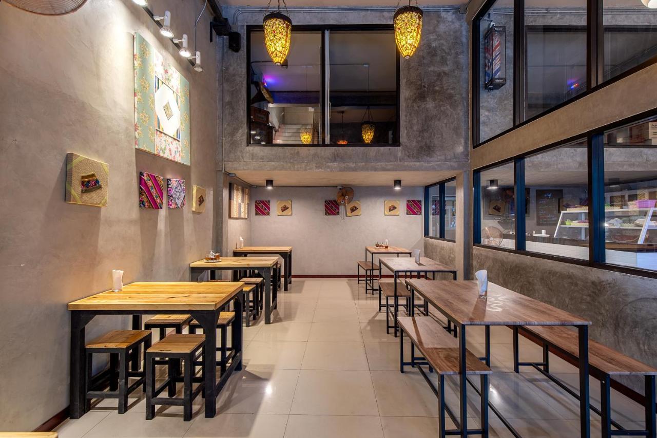 BURI Hostel Bangkok Buitenkant foto